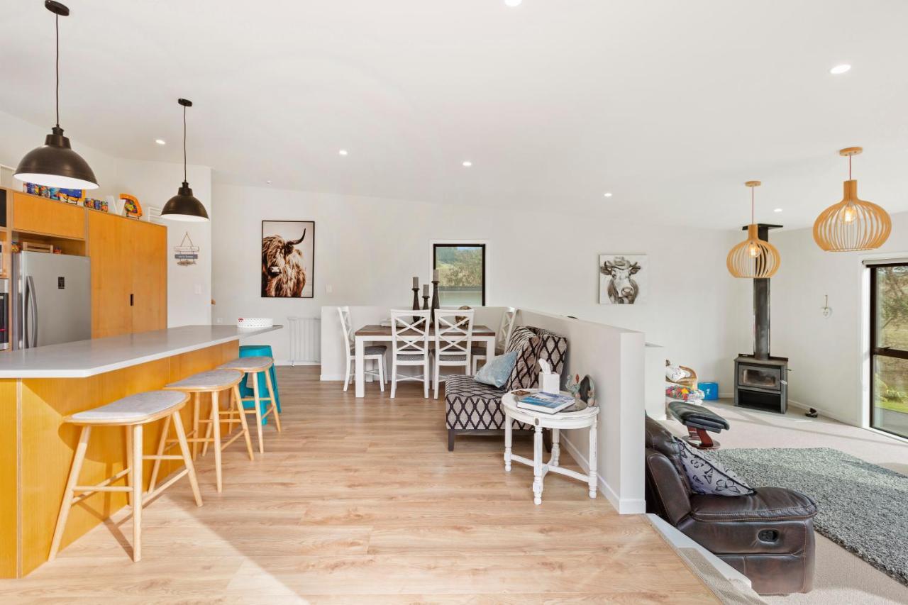 R And R At Robertson - Raglan Holiday Home 외부 사진