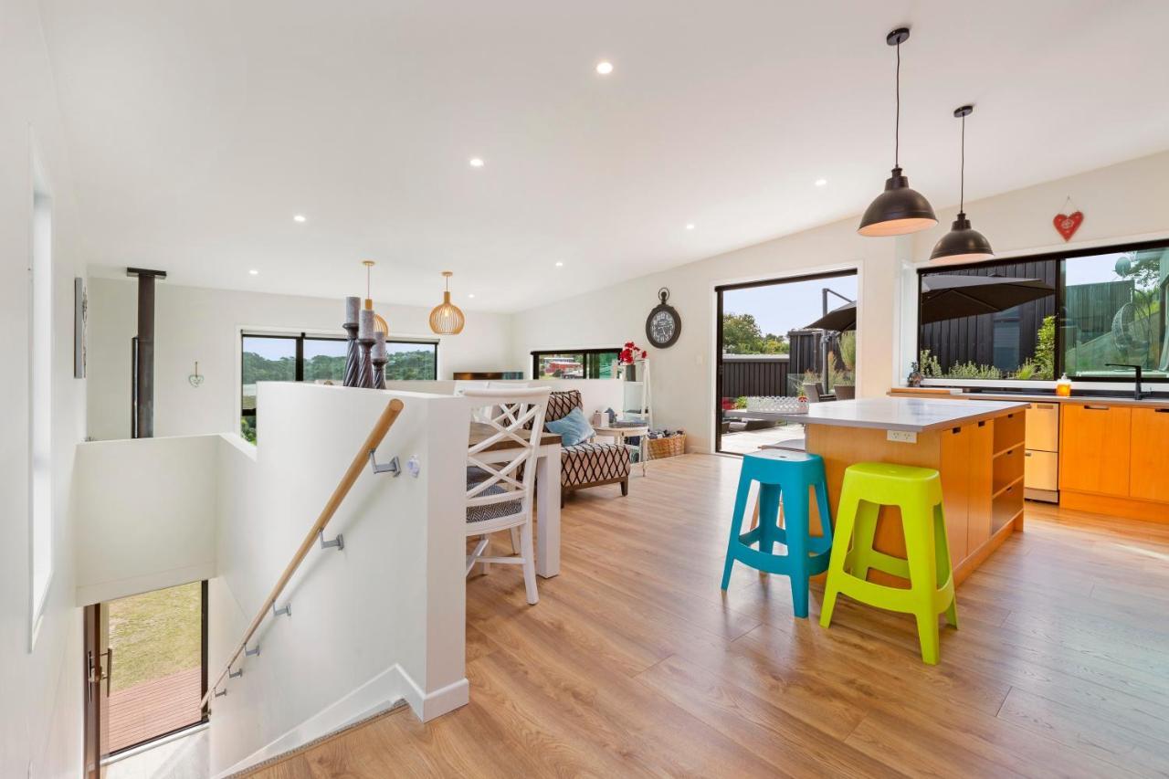 R And R At Robertson - Raglan Holiday Home 외부 사진