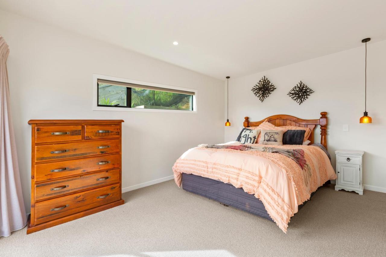 R And R At Robertson - Raglan Holiday Home 외부 사진